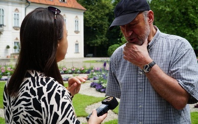 Dziennikarka Radia Łódź Agata Gwizdała i Piotr Fronczewski w pałacu w Nieborowie opowiadają, jak powstawała "Akademia Pana Kleksa".