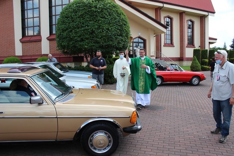 Zlot klasyków w parafii Miłosierdzia Bożego w Brzesku