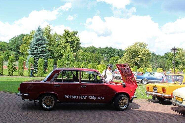 Zlot klasyków w parafii Miłosierdzia Bożego w Brzesku