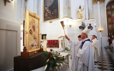 Poświęcenie odnowonej ikony Matki Bożej.