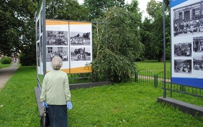 Stalowa Wola, Rozwadów. Plenerowa wystawa na rynku.