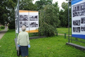 Stalowa Wola, Rozwadów. Plenerowa wystawa na rynku.