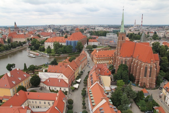 Wieża wrocławskiej katedry. Z widokiem na Wrocław i Afrykę