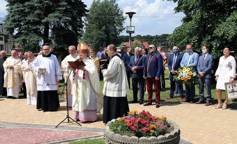 Rocznicowym obchodom przewodniczył bp Henryk Tomasik.