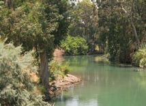 Zaledwie Izrael przekroczył wody Jordanu, natychmiast zaczął obchodzić Paschę.