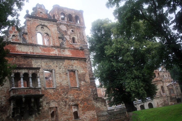 Ruiny zamku i wieża widokowa w Tworkowie otwarte dla zwiedzających