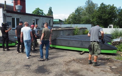 Wymiana łodzi w Sztolni Czarnego Pstrąga