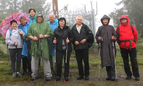 Deszczowa pogoda nie odstraszyła uczestników drugiego spotkania 8. Ewangelizacji w Beskidach na Leskowcu.