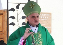 Bp Włodarczyk: Słowa są narzędziem budowania więzi z Bogiem i ludźmi