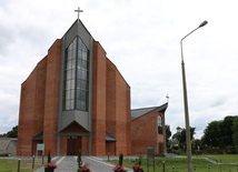 Kościół pw. Matki Bożej Bolesnej na radomskim osiedlu Obozisko.