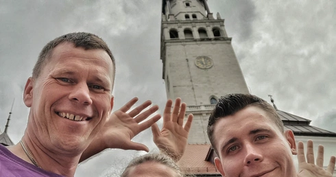 Poszli (sami) na Jasną Górę