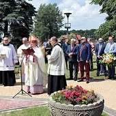 ▲	Rocznicowym obchodom przewodniczył bp Henryk Tomasik.