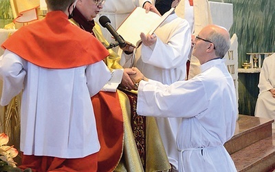 Święceń diakonatu udzielił Jerzemu Demskiemu bp Andrzej Czaja.
