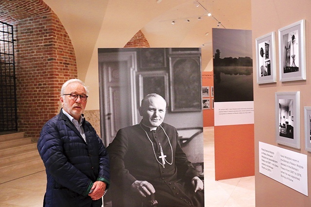 – Ten portret wykonałem w 1967 r. w obecnej sali Okna Papieskiego Pałacu Arcybiskupów Krakowskich, po ingresie kardynalskim do katedry – wspomina autor ekspozycji.