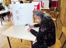 ▲	W Stalowej Woli swój głos oddało 63 proc. uprawnionych.