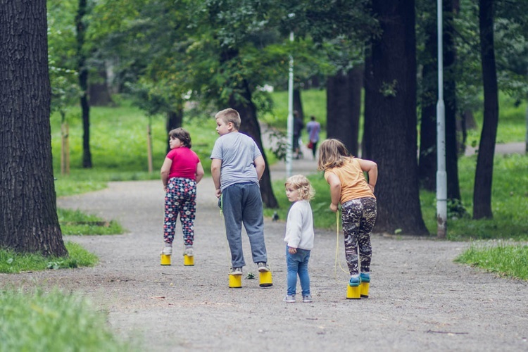 "Lato na podwórku"