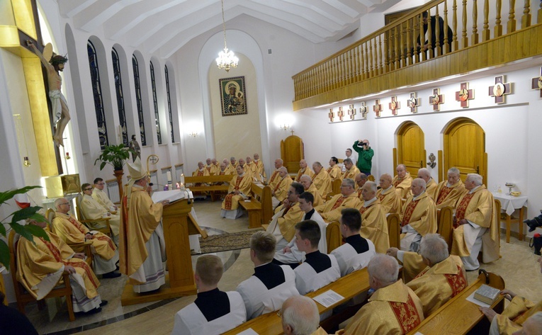 Rok 2019. Msza św. pod przewodnictwem bp. Henryka Tomasika w kaplicy Domu Księży Seniorów.