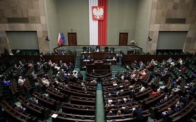 Posłowie wszystkich klubów i kół za świadczeniem dla deportowanych do ZSRR