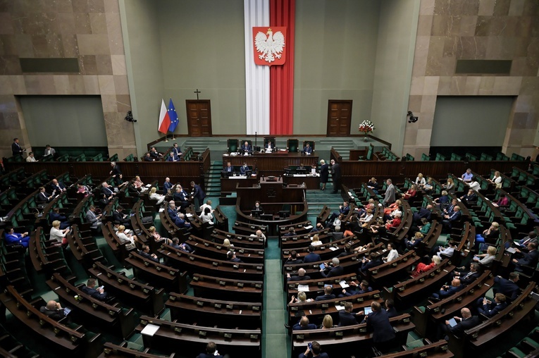 Posłowie wszystkich klubów i kół za świadczeniem dla deportowanych do ZSRR