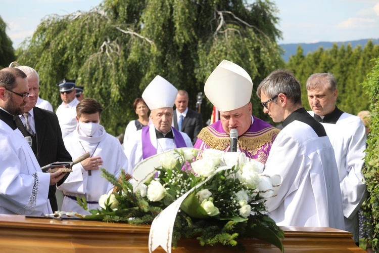 Pogrzeb śp. ks. kan. Jana Krysty w Lipowej