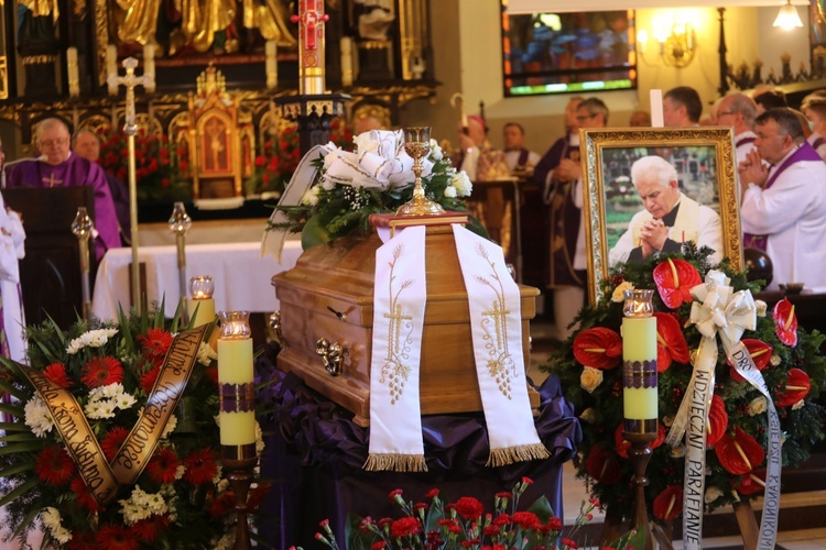 Pogrzeb śp. ks. kan. Jana Krysty w Lipowej