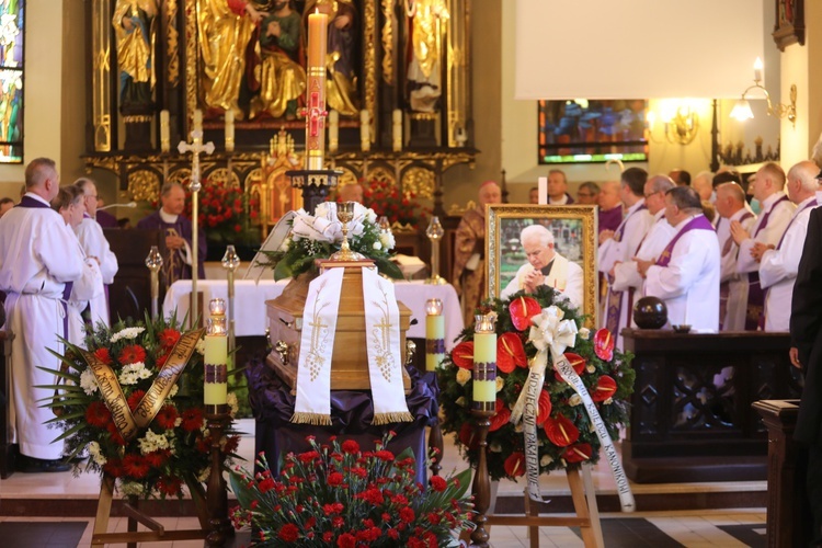 Pogrzeb śp. ks. kan. Jana Krysty w Lipowej