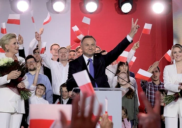 Podczas wieczoru wyborczego, w czasie którego podano sondażowe wyniki głosowania, Andrzejowi Dudzie towarzyszyły żona Agata oraz córka Kinga. Obie panie przemówiły do zebranych, co zostało bardzo dobrze przyjęte.