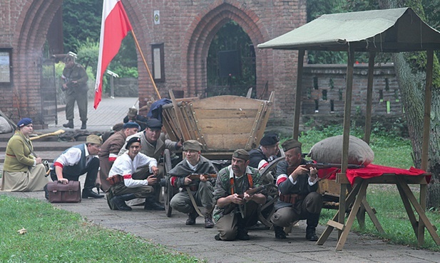 Na rekonstruktorach ciąży duża odpowiedzialność. Dzięki atrakcyjnej formie pokazywania historii taki sposób edukacji mocno wpływa na odbiorców.