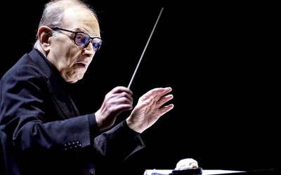 Ennio Morricone żył w latach 1928–2020.