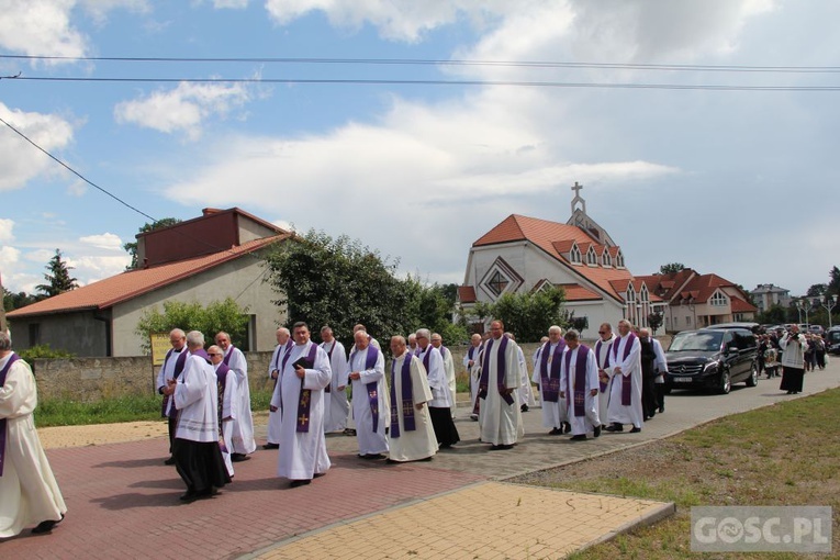 Ostatnie pożegnanie śp. ks. Romana Jarosza