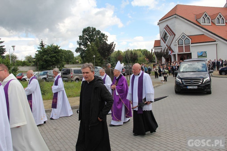 Ostatnie pożegnanie śp. ks. Romana Jarosza