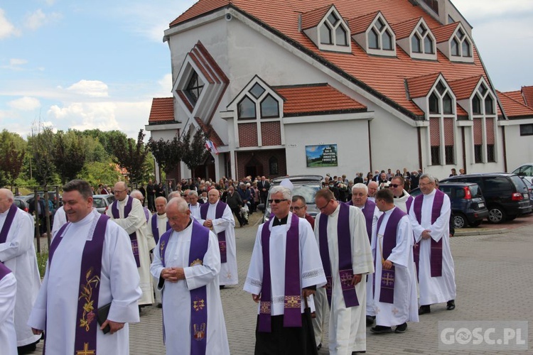 Ostatnie pożegnanie śp. ks. Romana Jarosza