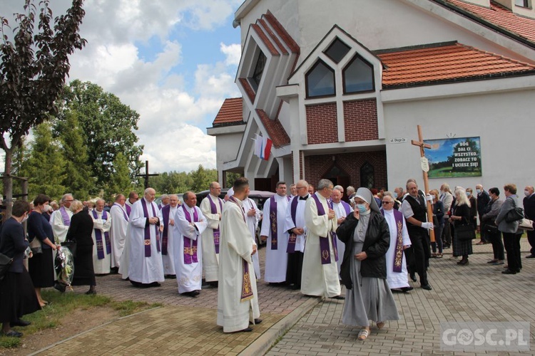 Ostatnie pożegnanie śp. ks. Romana Jarosza