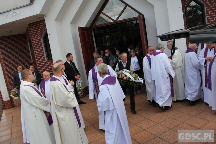 Ostatnie pożegnanie śp. ks. Romana Jarosza