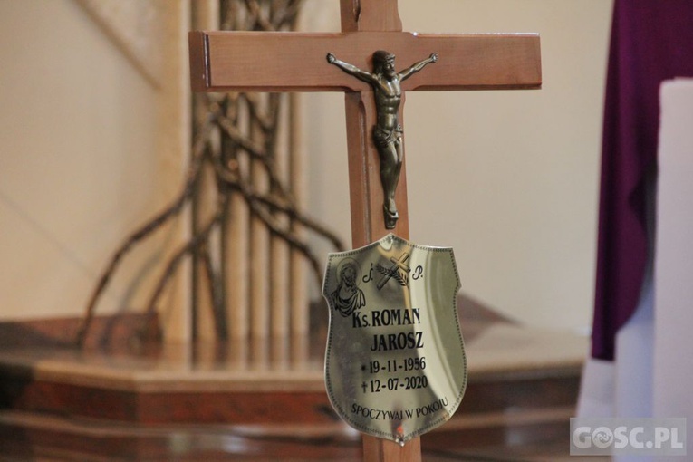 Ostatnie pożegnanie śp. ks. Romana Jarosza