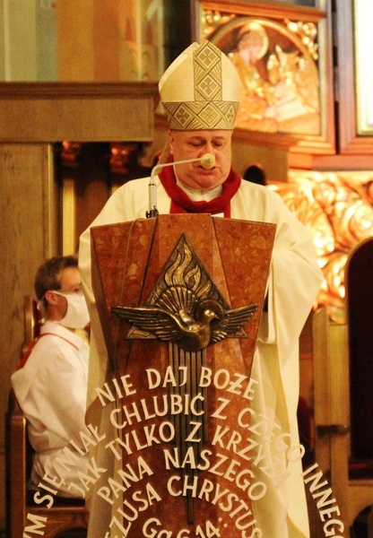 Oazowicze z bp. Piotrem Gregerem w bielskiej katedrze św. Mikołaja - 2020