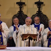 Początek Mszy św. w kościele MB Szkaplerznej w Łańcucie.