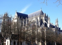 Prokurator: Wszczęto dochodzenie "w sprawie podpalenia" katedry w Nantes