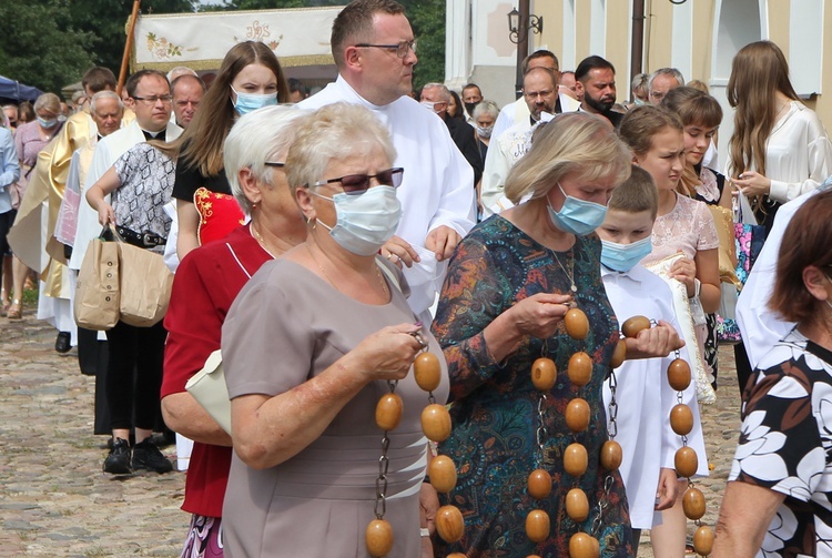 Figura Matki Bożej Szkaplerznej Pośredniczki Łask Wszelkich w Głębowicach