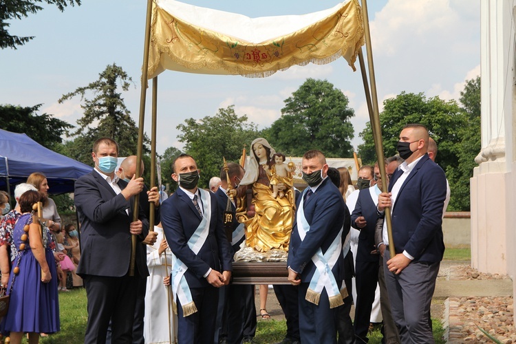 Figura Matki Bożej Szkaplerznej Pośredniczki Łask Wszelkich w Głębowicach