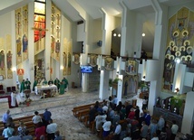 Ozdobiony polichromią kościół parafialny w Mogilnie.