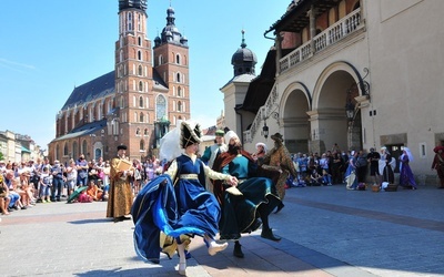 Taniec w zabytkowej scenerii