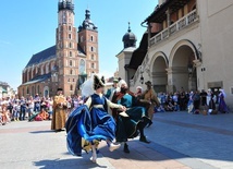 Taniec w zabytkowej scenerii