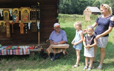 Andrzej Sławiński dzieli się swoją rzeźbiarską pasją.