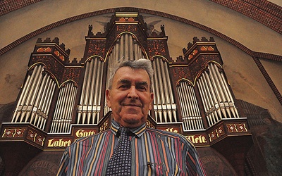 – Instrument ma 30 głosów. Jest też głos organisty. – Zawdzięczam go tylko Panu Bogu. Nigdy nie miałem chrypki podczas Mszy! – mówi Witold Bonifaciuk.