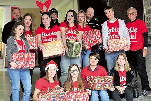 Uczestnicy ubiegłorocznej edycji czechowickiego wydarzenia zachęcają do włączenia się w pomaganie.