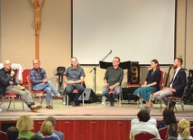 Ważne sprawy Kościoła były tematem rozmowy uczestników rekolekcyjnego panelu.
