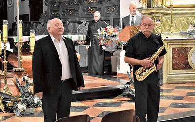 ▼	Jako pierwsi w łowickiej bazylice zagrali bracia Karol Gołębiowski (na organach) i Romuald Gołębiowski (na saksofonie).