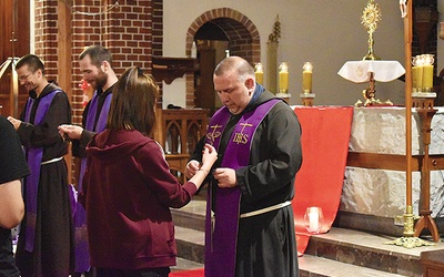 W ramach nabożeństwa pokutnego uczestnicy otrzymali na znak wolności klucz z medalionem św. Benedykta.