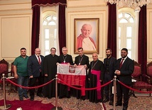 W maju 2019 w Libanie. Obok bp. Andrzeja maronicki patriarcha kard. Beszara Butrus El-Rai i członkowie delegacji.